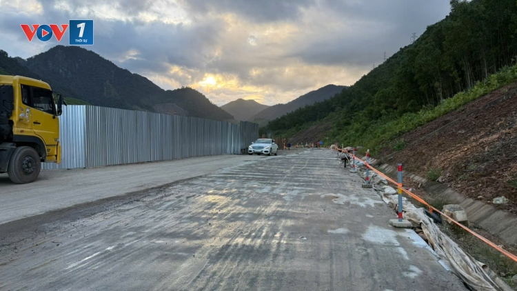 Cấm xe khách, xe tải trên 6 trục lên cao tốc La Sơn- Hòa Liên