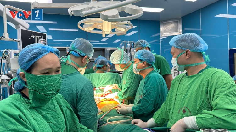 Thêm 2 người bệnh “hồi sinh” nhờ 2 ca ghép phổi xuyên đêm