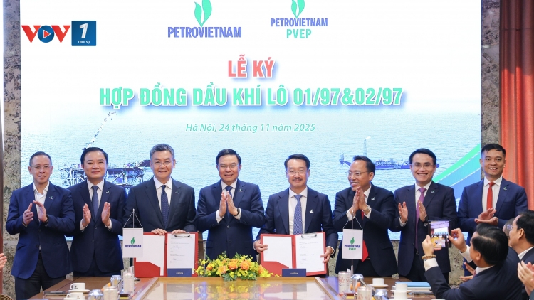 Petrovietnam và PVEP ký kết hợp đồng chia sản phẩm dầu khí (PSC) Lô 01/97&02/97