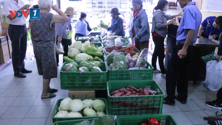 Khánh Hòa: Gian hàng “bình ổn giá” bán cao hơn chợ truyền thống