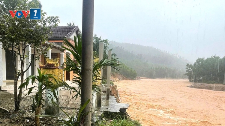 Thành phố Huế: Ngập lụt trở lại, nhiều nơi sạt lở, chia cắt giao thông 