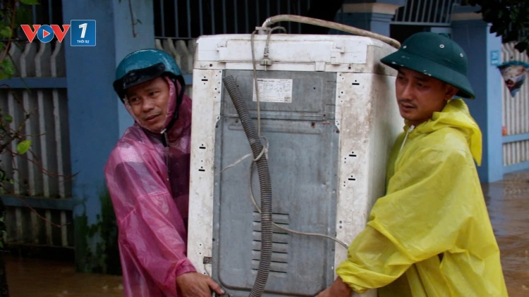 Lữ đoàn Công binh 270 kịp thời giúp dân vùng lũ (Đà Nẵng)