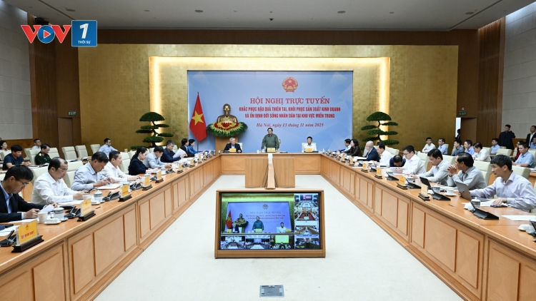 Thủ tướng: Nhanh chóng khôi phục sản xuất kinh doanh, ổn định đời sống nhân dân tại miền Trung