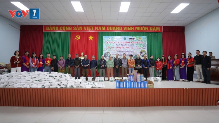 Ấm áp vùng lũ Cố đô