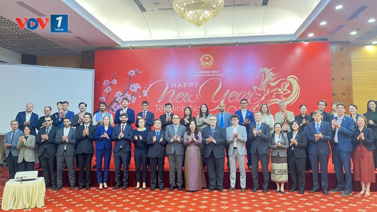 Gặp mặt các cơ quan đại diện ngoại giao và báo chí nước ngoài thường trú tại Việt Nam