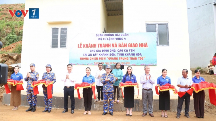 Quân đội nhân dân- điểm tựa lòng tin của người dân vùng lũ Khánh Hòa.