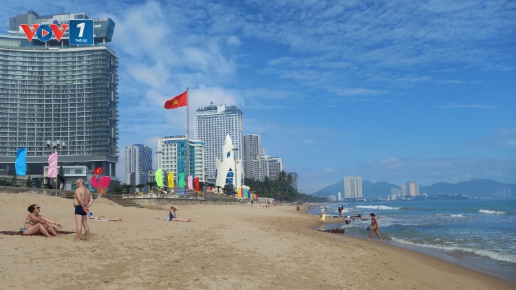 Nha Trang sạch đẹp trở lại sau mưa lũ, là điểm đến an toàn và nhộn nhịp du khách