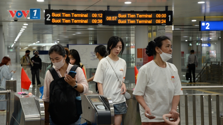 Hành khách đi Metro số 1 được miễn phí vé dịp Tết Dương lịch 2026