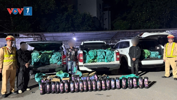 Quảng Ninh: Bắt giữ 360 bình khí cười vận chuyển trái phép trên Quốc lộ 18C