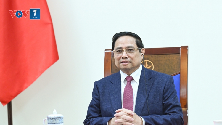 Thủ tướng Phạm Minh Chính điện đàm với Thủ tướng Singapore Lawrence Wong