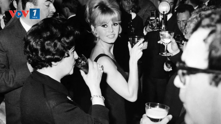 Người hâm mộ thế giới tiếc thương huyền thoại điện ảnh Pháp Brigitte Bardot