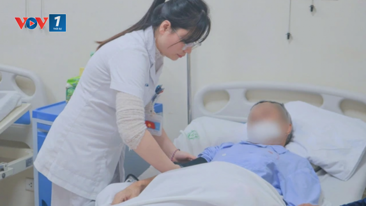 Vỡ túi phình động mạch chủ bụng và rơi vào nguy kịch, người đàn ông 71 tuổi được cứu sống ngoạn mục