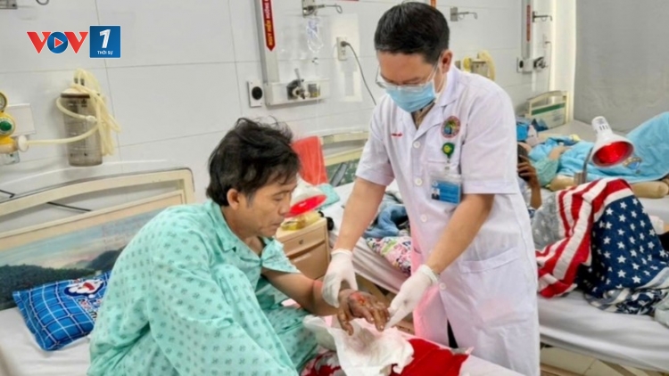 Giữ lại bàn tay cho nam công nhân sau ca tai nạn nghiêm trọng