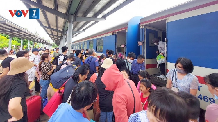  "Cháy" vé tàu xe nhiều chặng từ TP.HCM đi miền Trung, Tây Nguyên 