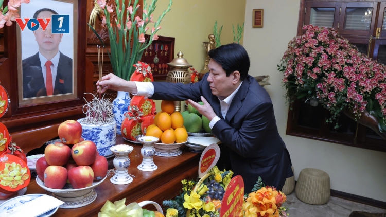 Chủ tịch nước Lương Cường thắp hương tưởng nhớ các đồng chí nguyên lãnh đạo Đảng, Nhà nước
