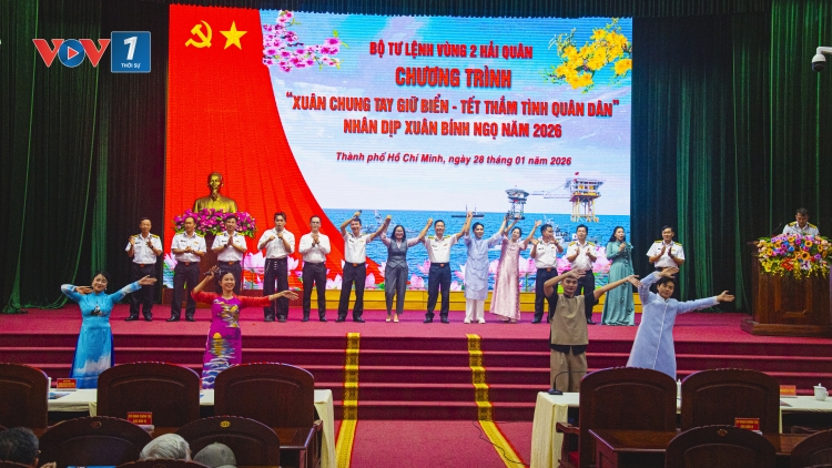 Ấm áp chương trình “Xuân chung tay giữ biển – Tết thắm tình quân dân” tại Vùng 2 Hải quân