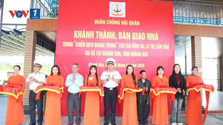 Vùng 4 Hải quân bàn giao nhà cho gia đình có hoàn cảnh đặc biệt khó khăn