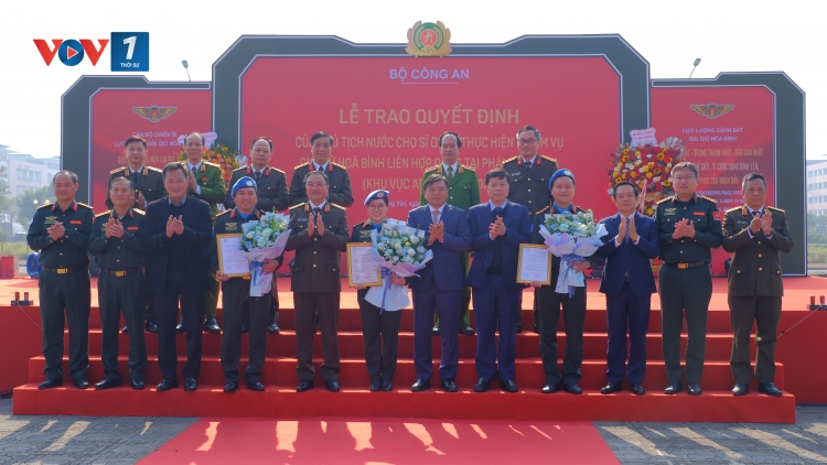 Trao quyết định của Chủ tịch nước cho 3 sĩ quan Công an nhân dân tham gia gìn giữ hòa bình Liên hợp quốc