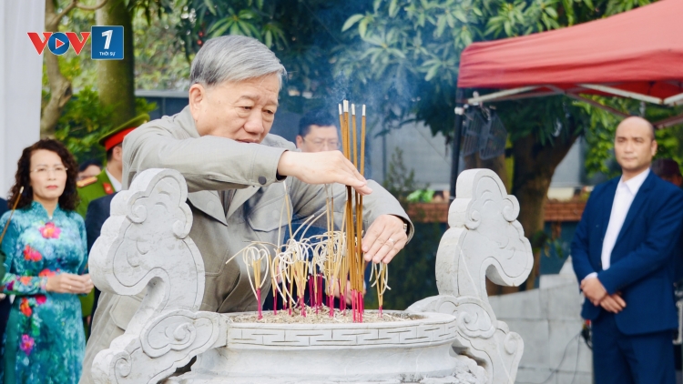Tổng Bí thư Tô Lâm dâng hương tưởng nhớ các đồng chí lãnh đạo tiền bối