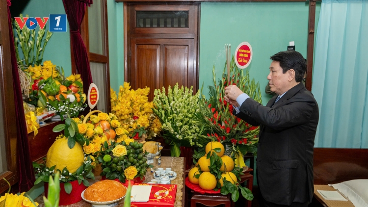 Chủ tịch nước Lương Cường dâng hương tưởng niệm Chủ tịch Hồ Chí Minh tại Nhà 67 và Bắc Bộ Phủ