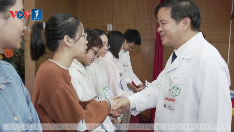 Hơn 100 bác sĩ nội trú được tuyển dụng làm việc hợp đồng đúng dịp 27/2