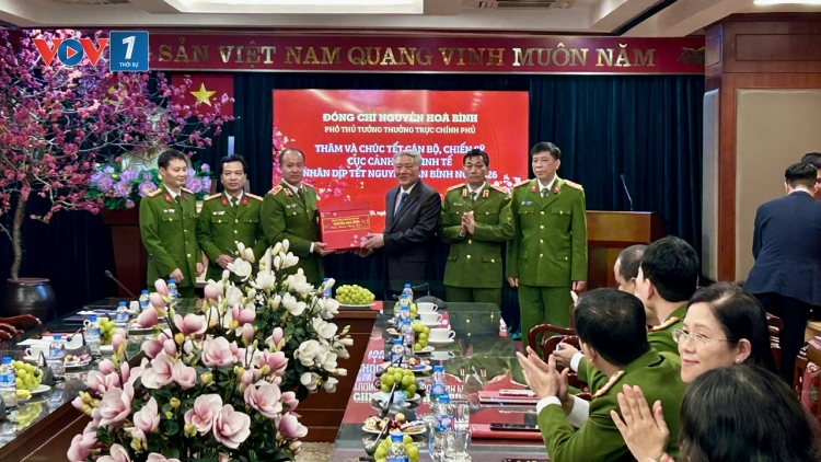 Phó Thủ tướng Thường trực Nguyễn Hòa Bình thăm, chúc Tết cán bộ, chiến sỹ Cục C03