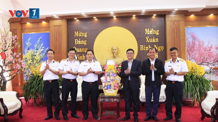Bộ Tư lệnh Vùng 4 Hải quân thăm, chúc tết tỉnh Lâm Đồng