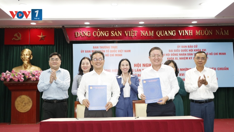 TP.HCM bàn giao danh sách 257 người đủ tiêu chuẩn ứng cử ĐBQH và HĐND
