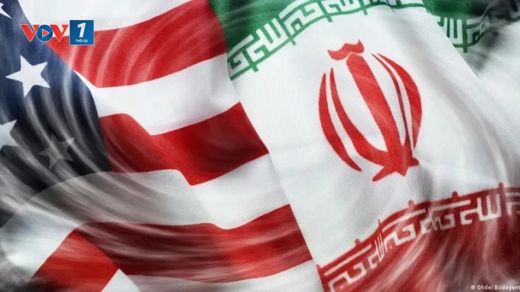 Iran hủy tập trận bắn đạn thật, Mỹ rút tàu khu trục khỏi Israel