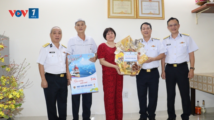 Học viện Hải quân mang Xuân yêu thương đến các gia đình chính sách, khó khăn