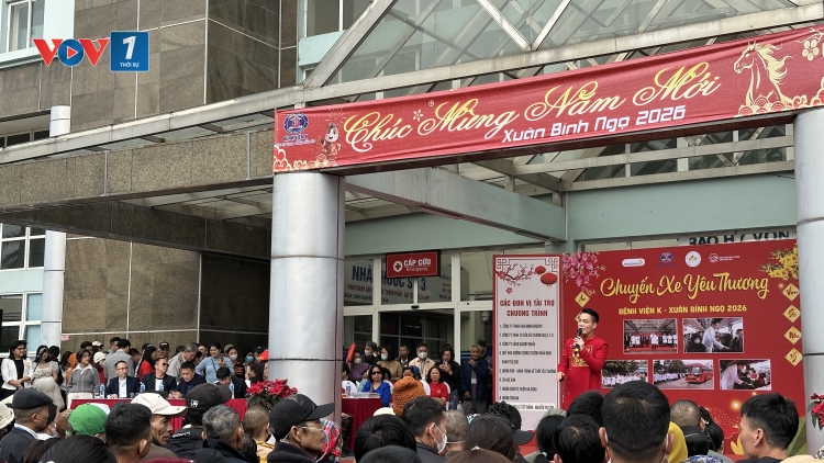 Chuyến xe yêu thương đưa hơn 500 bệnh nhân về quê ăn Tết