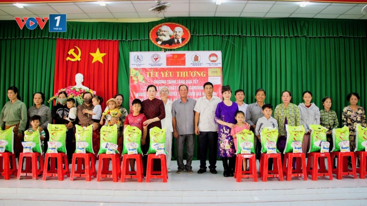 Cần Thơ: mang quà tết đến với các đối tượng yếu thế