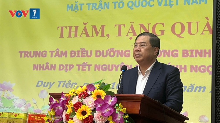 Ông Phạm Gia Túc thăm, tặng quà thương bệnh binh tại Trung tâm Điều dưỡng thương binh Duy Tiên