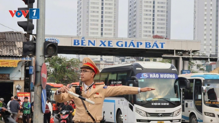 Hà Nội 30 Tết: Các bến xe ít khách, đường phố thông thoáng