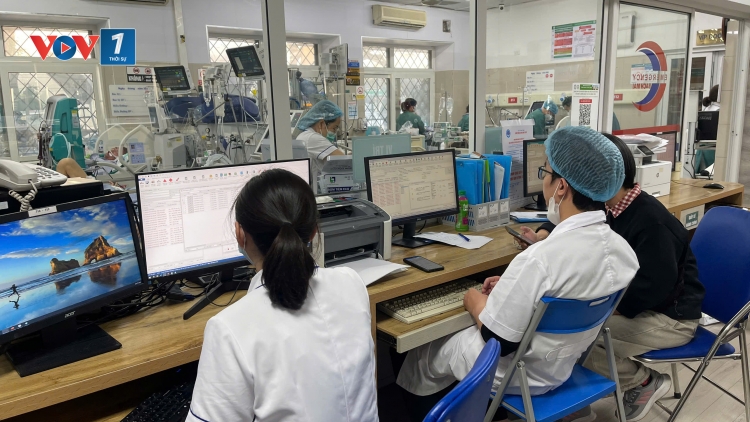 Nhiều ca chấn thương nghiêm trọng mắt và tay do pháo nổ dịp Tết