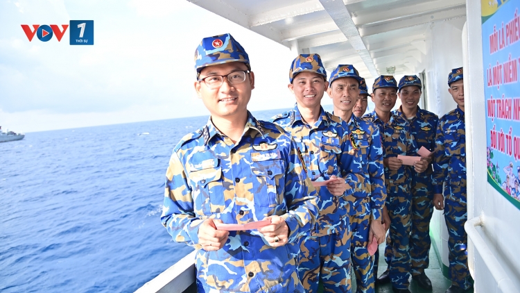 Vượt hàng nghìn hải lý đưa lá phiếu đến thềm lục địa phía Nam