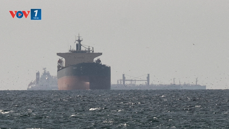 Eo biển Hormuz vẫn mở cửa cho tất cả các tàu thuyền ngoại trừ tàu có liên hệ với kẻ thù