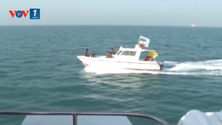 Iran cảnh báo người dân UAE rời các cảng biển