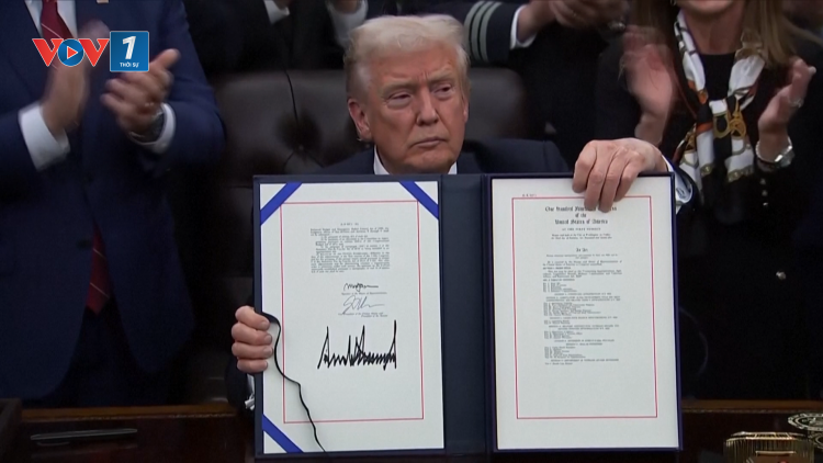 Vì sao chữ ký của Tổng thống Trump được in lên tiền giấy của Mỹ