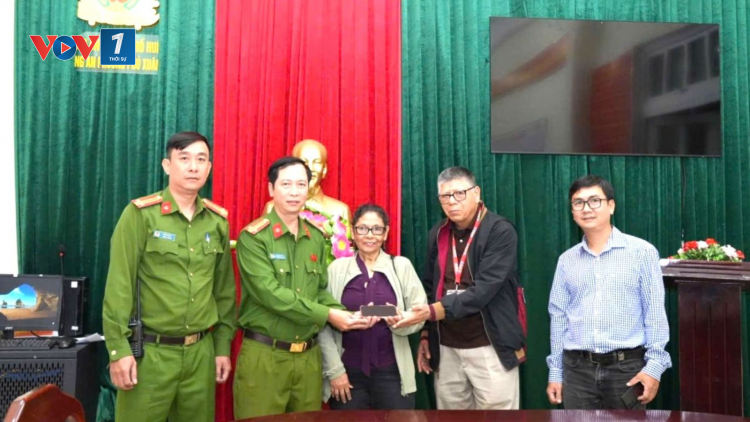 Huế: Bắt giữ đối tượng cướp giật, trả lại iPhone 15 cho du khách Mỹ