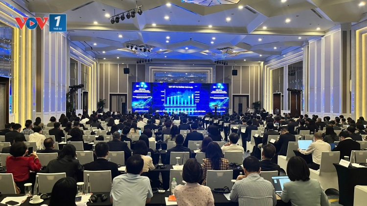 Phát triển mạnh mẽ thị trường chứng khoán Việt Nam trong năm 2026