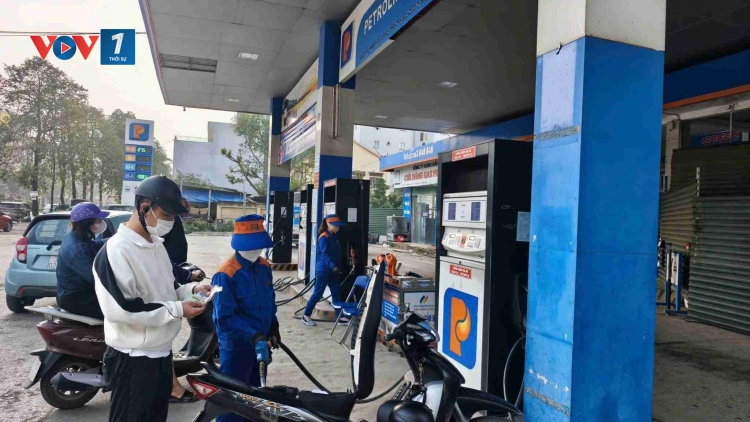 Thủ tướng: Không để xảy ra tình trạng cửa hàng bán lẻ xăng dầu dừng bán hàng không có lý do