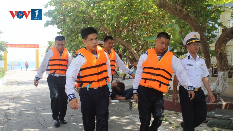 Đảo Song Tử Tây – Đặc khu Trường Sa cấp cứu kịp thời ngư dân bị giảm áp