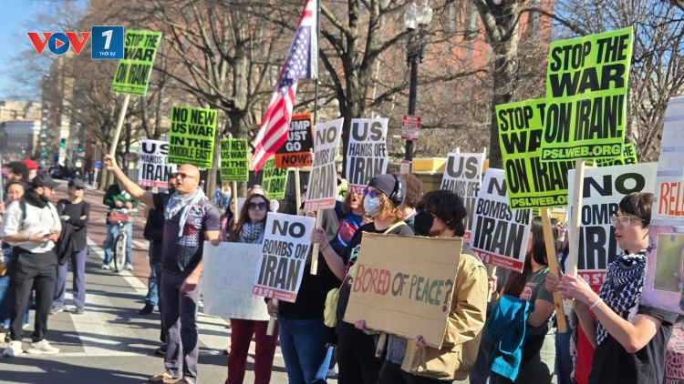 Người Mỹ biểu tình phản đối các cuộc tấn công quy mô lớn vào Iran