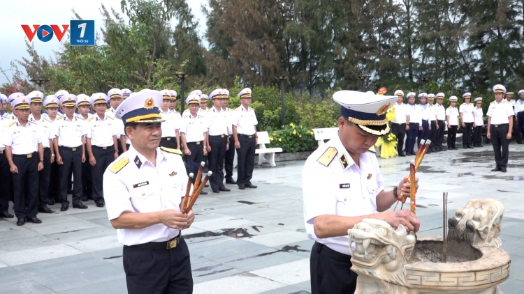 Vùng 4 Hải quân dâng hương tưởng niệm các anh hùng liệt sĩ Gạc Ma