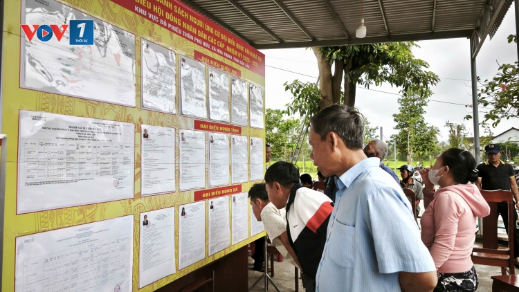 Vùng rốn lũ Hòa Thịnh rộn ràng ngày bầu cử