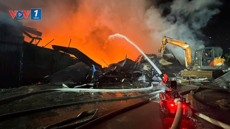 Cháy cụm kho xưởng gần viện K Tân Triều, 1 người tử vong