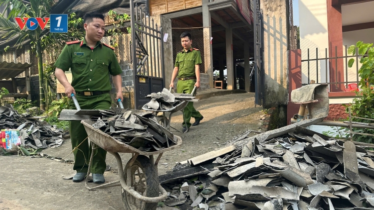 Lào Cai và Phú Thọ huy động các lực lượng sửa chữa nhà cửa cho nhân dân sau dông lốc