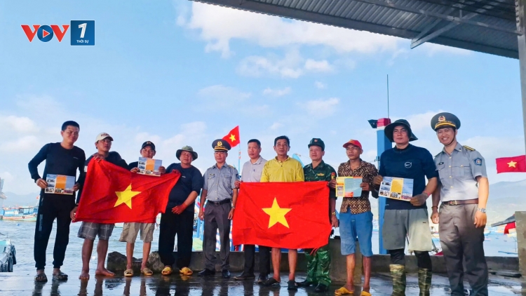 Tuyên truyền chống khai thác hải sản bất hợp pháp cho ngư dân