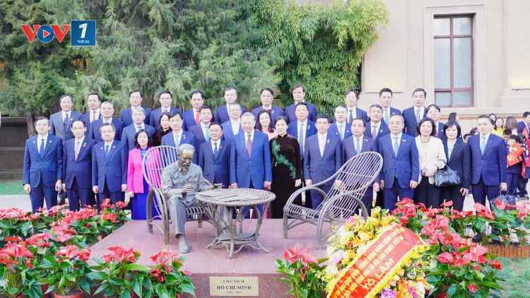 Tổng Bí thư, Chủ tịch nước Tô Lâm gặp mặt cán bộ nhân viên cộng đồng người Việt Nam tại Trung Quốc